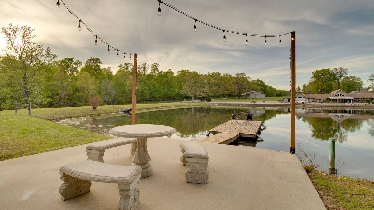 Poplar Bluff Apartment | Waterfront Home Near Mark Twain National Forest