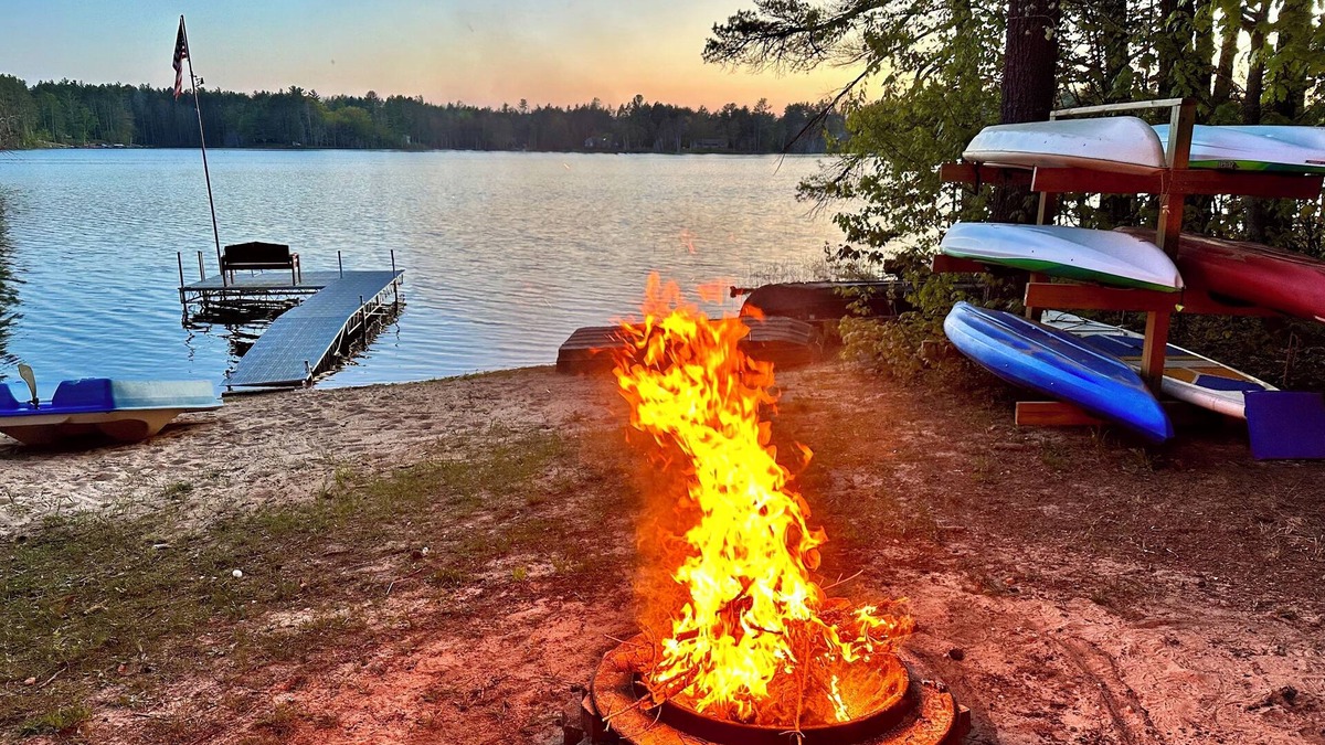 Wetmore House | Waterfront Home Near Munising on Lost Lake