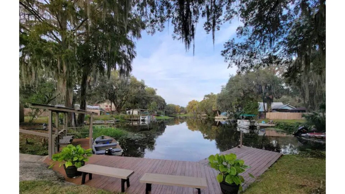 Fellowship Cottage | Waterfront home on a peaceful cove - Lake Rousseau