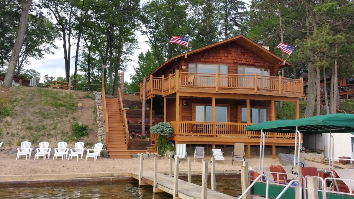 Mayfield House | Waterfront home on Fife Lake