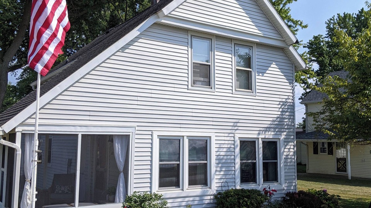 Gypsum House | Waterfront home on the Sandusky Bay. Nice fishing spot close to Cedar Point.