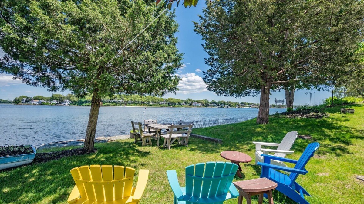 Buzzards Bay House | Waterfront home on Buttermilk Bay
