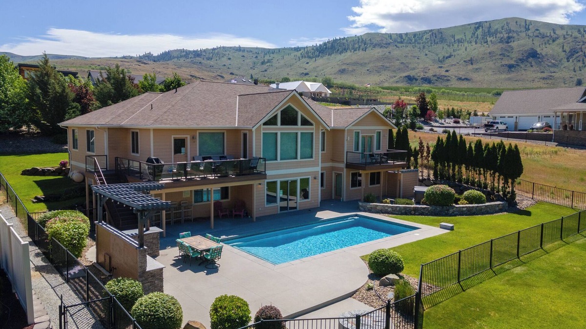 Orondo House | Waterfront Home, Pool, Hot Tub. Minutes to Chelan!