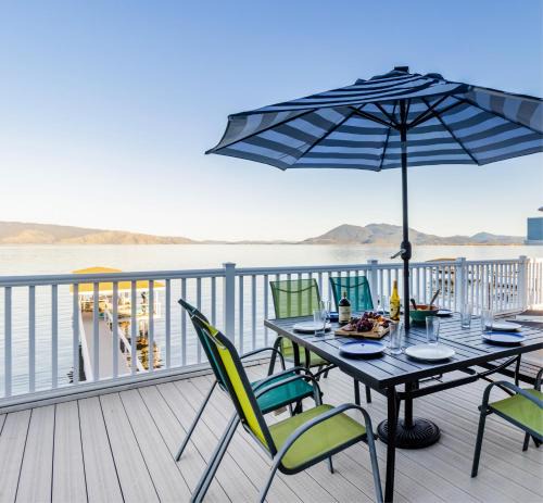 Lakeport House | Waterfront Home - Private dock Pickleball BBQ home