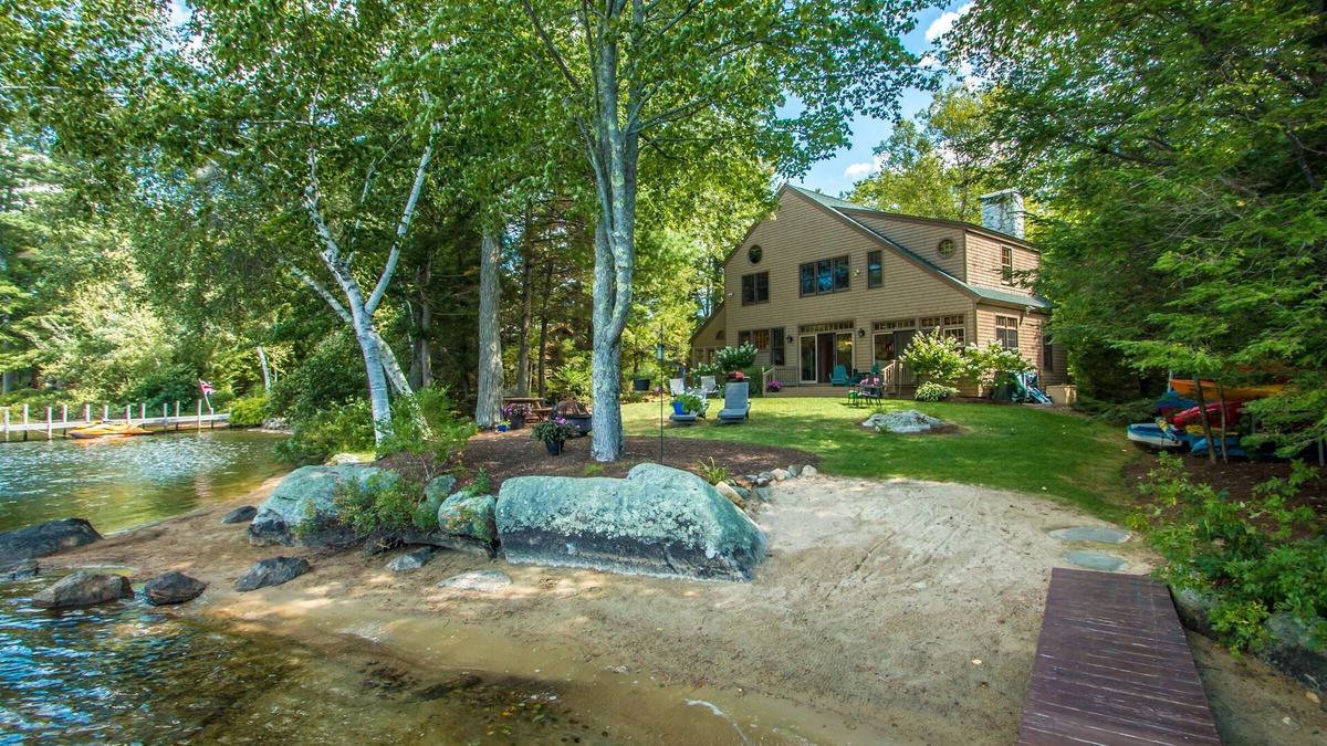 Moultonborough House | Waterfront home in Moultonborough with sandy beach and dock