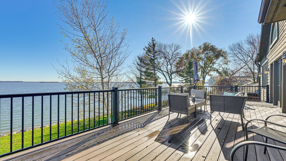 Hayes House | Waterfront Home w/Boat Dock & Deck in Storm Lake!