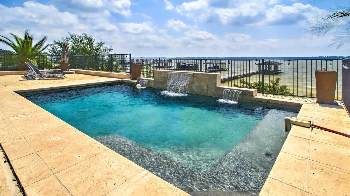 Lake Houston House | Waterfront Home w/Boat Dock on Lake Houston!