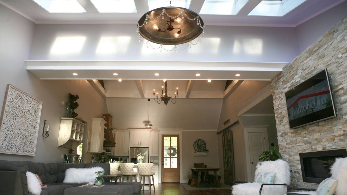 Counce House | Waterfront Home W/Dock, 5 Bedroom with Hot Tub! One mile from Aqua Yacht!