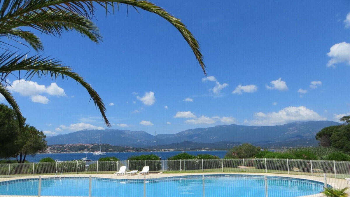 Porto-Vecchio House | WATERFRONT HOME WITH SWIMMING POOL, TENNIS COURT AND BEACH AT THE END OF THE GARDEN