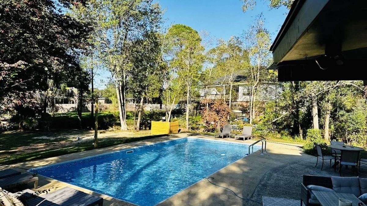 Mobile House | Waterfront Home w/Pool, RV Hookup, & River View