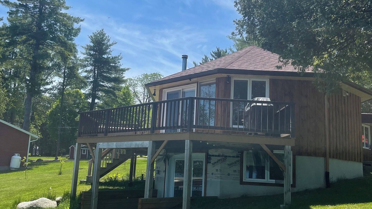 Lanark Highlands Cottage | Waterfront home White Lake On