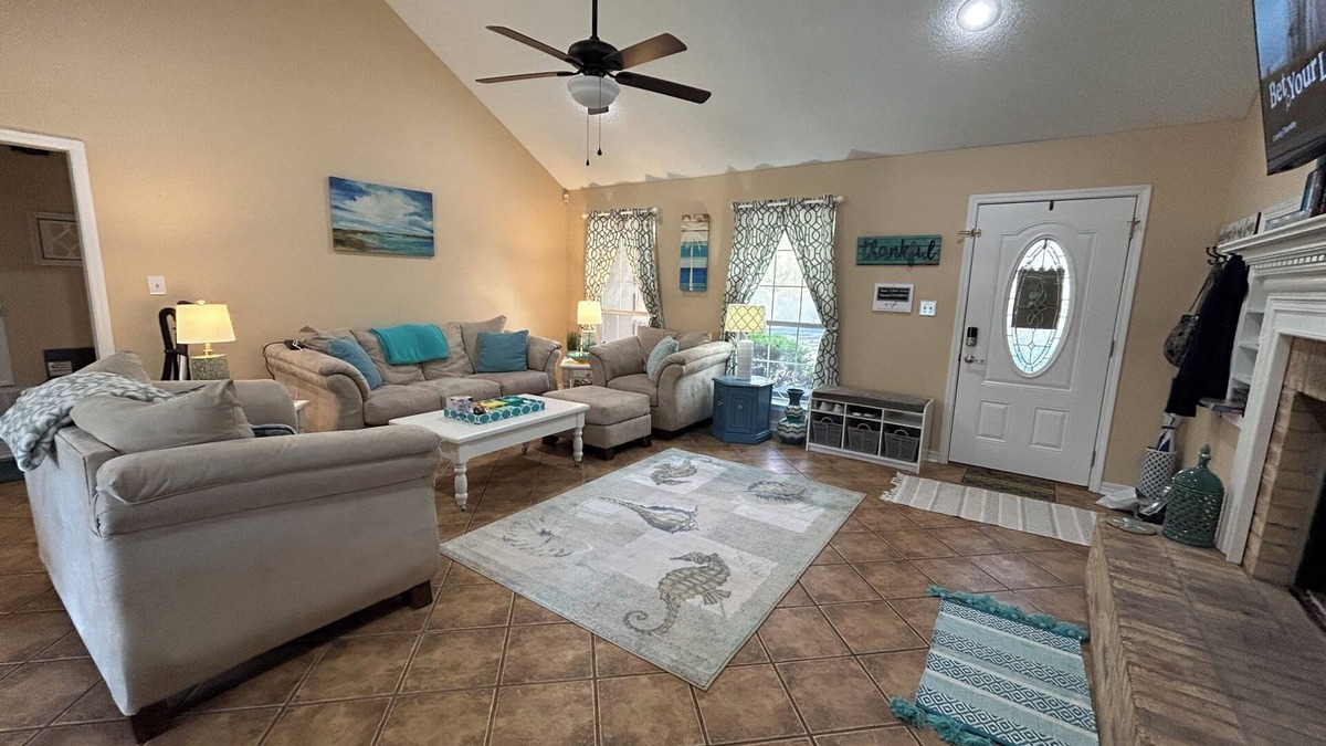 Gautier House | Waterfront home with 3 bedrooms 2 bathrooms and lots of amenities!