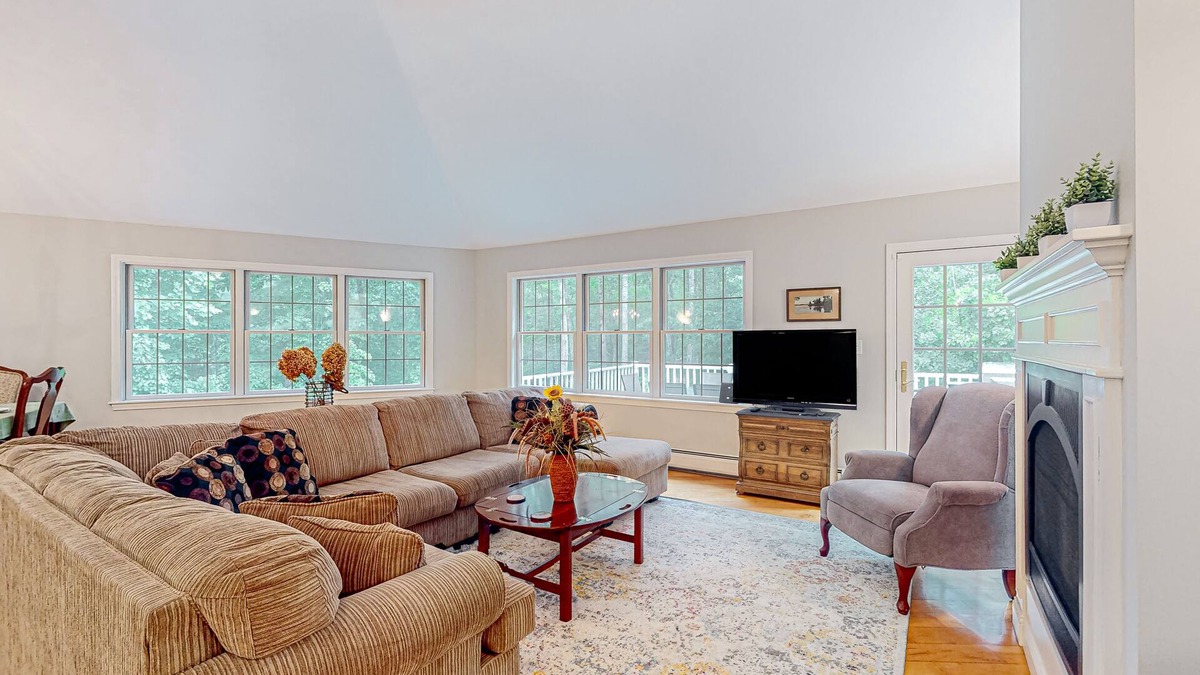 Raymond House | Waterfront home with a fireplace, grill, deck, washer/dryer, & AC - dog-friendly