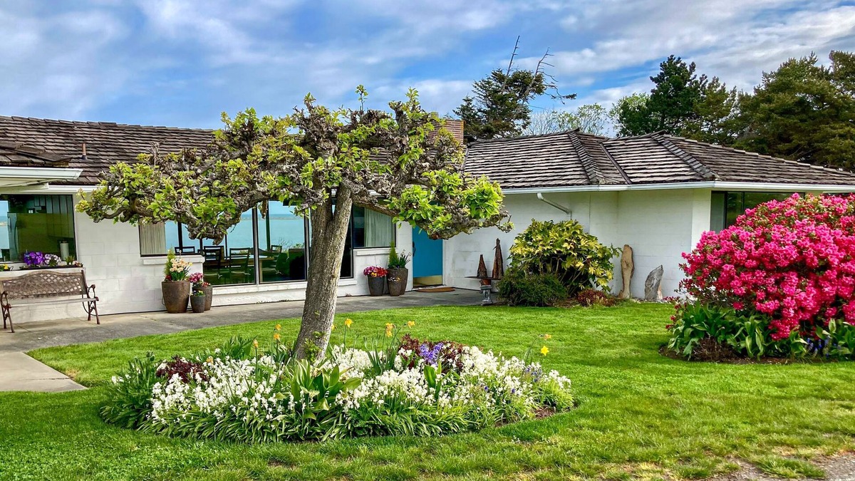 Mains Farm House | Waterfront home with bay and mountain views, beach access, fireplace