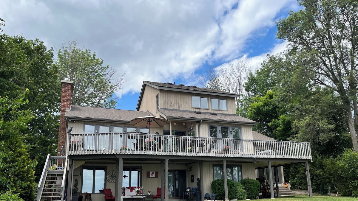 Georgian Bluffs House | Waterfront Home with Hot Tub near Cobble Beach Resort