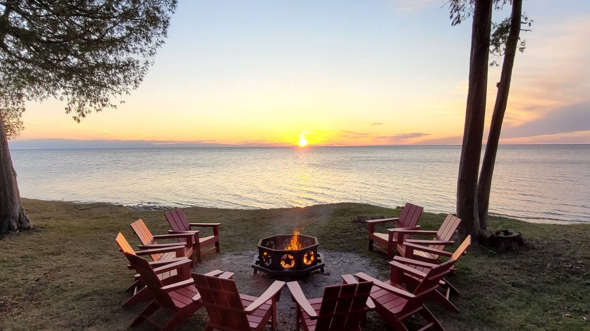 Gardner Cabin | Waterfront home with Panoramic Views of the bay- Southern Door County!