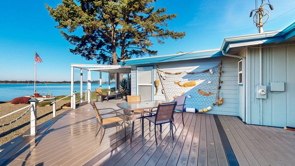 Coos Bay House | Waterfront home with panoramic bay views, deck, fireplace & beach access