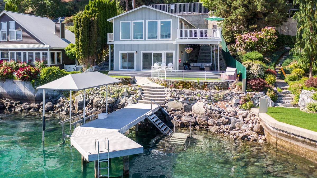 Chelan House | WATERFRONT HOME WITH PRIVATE DOCK AND BOAT LIFTnSTR # 00536