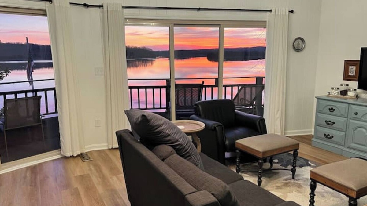 Cadiz House | Waterfront Home with stunning views - 6 Bed/4.5 Baths - With Dock