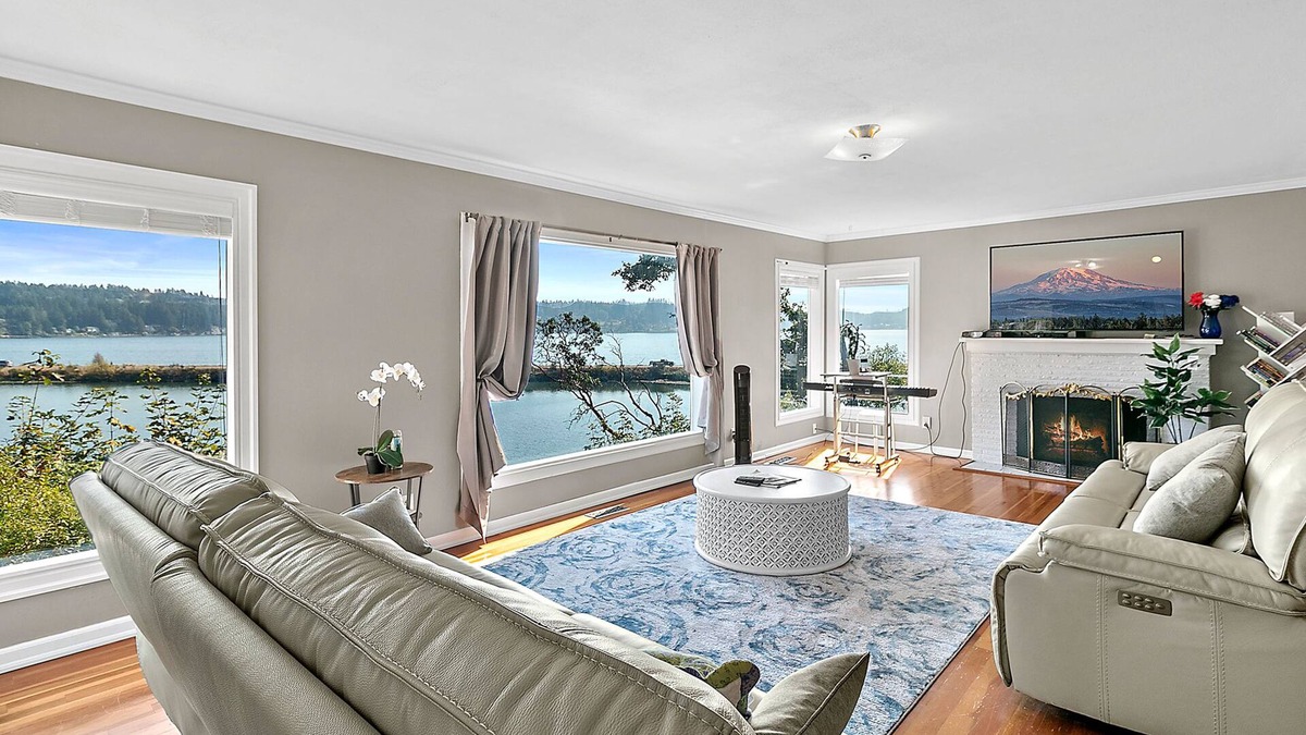 Burley House | Waterfront home with a firepit, kayaks, grill, & a private washer/dryer