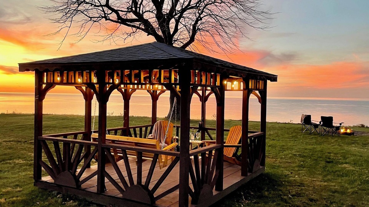 North East House | Waterfront Home with Classic Game Arcade