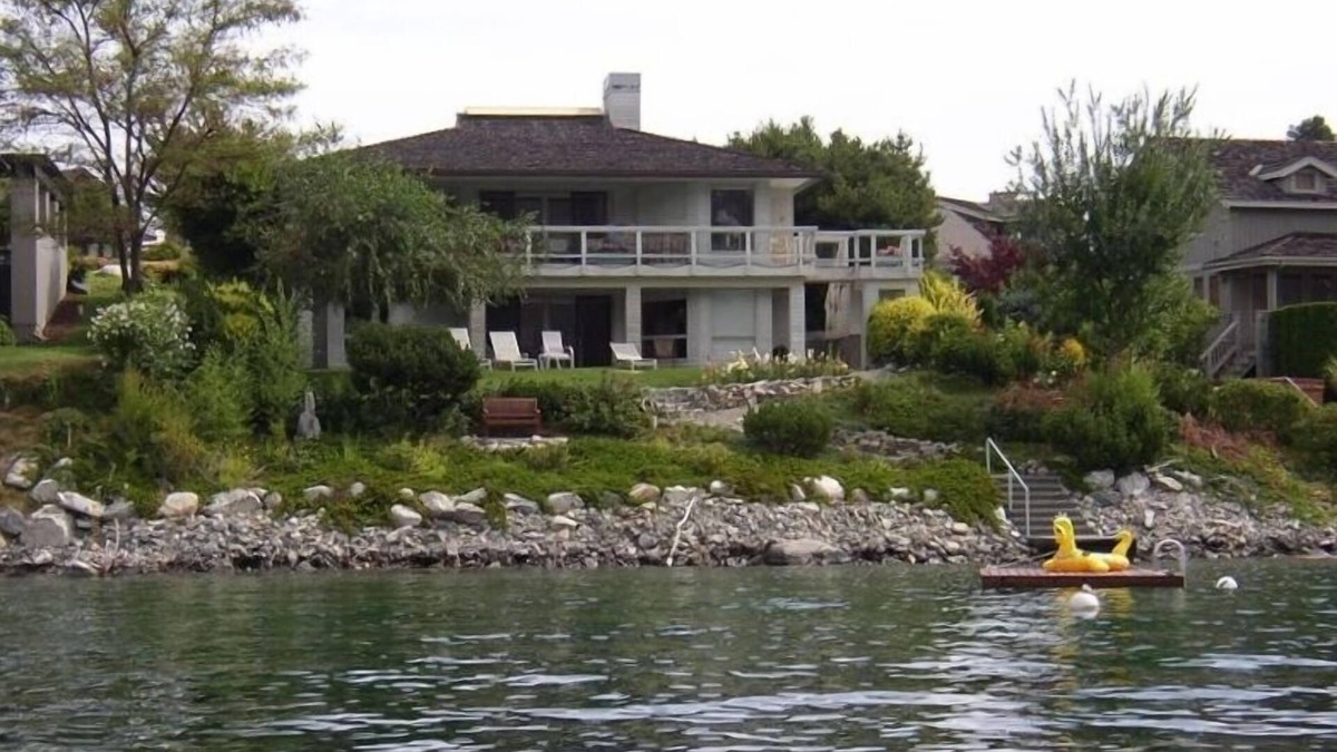 Wapato Point House | Waterfront home with Wapato Point Amenities, Lake Chelan, Manson