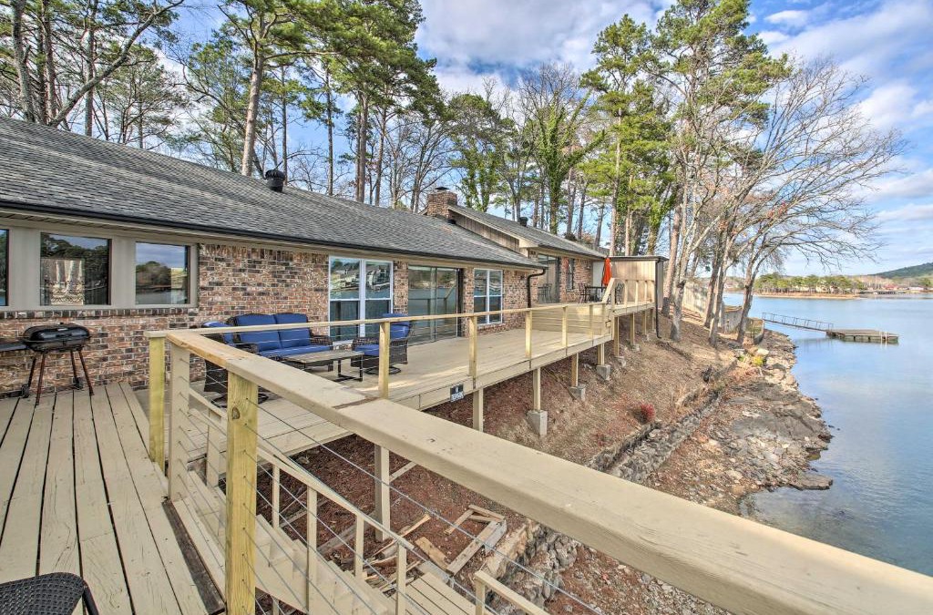 Piney House | Waterfront Hot Springs Home with Private Dock!