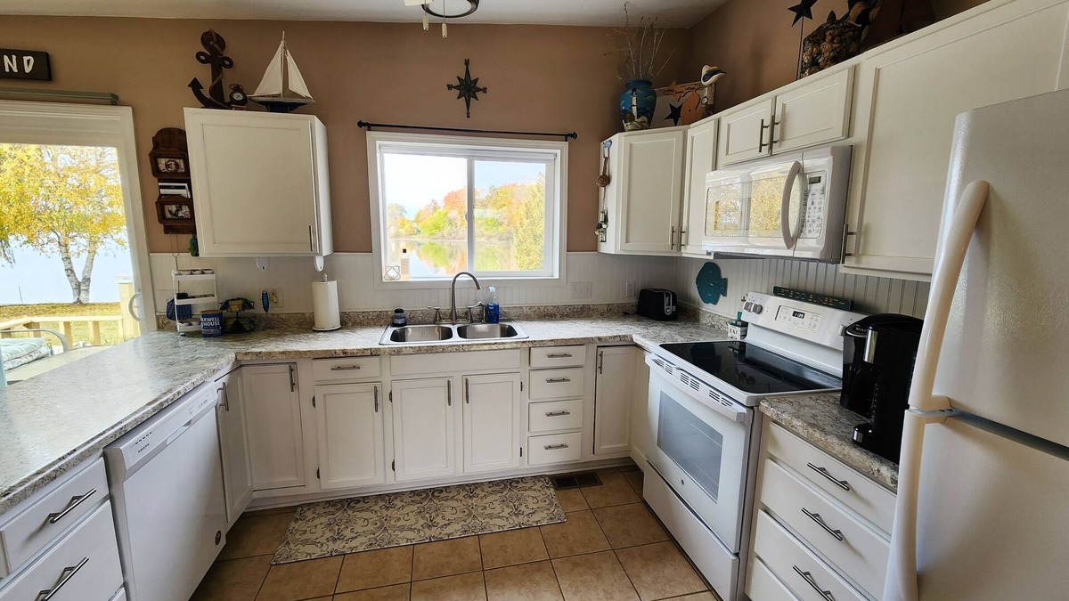 Weidman House | Waterfront - Hot Tub, Game room, Kayaks, Paddle king!