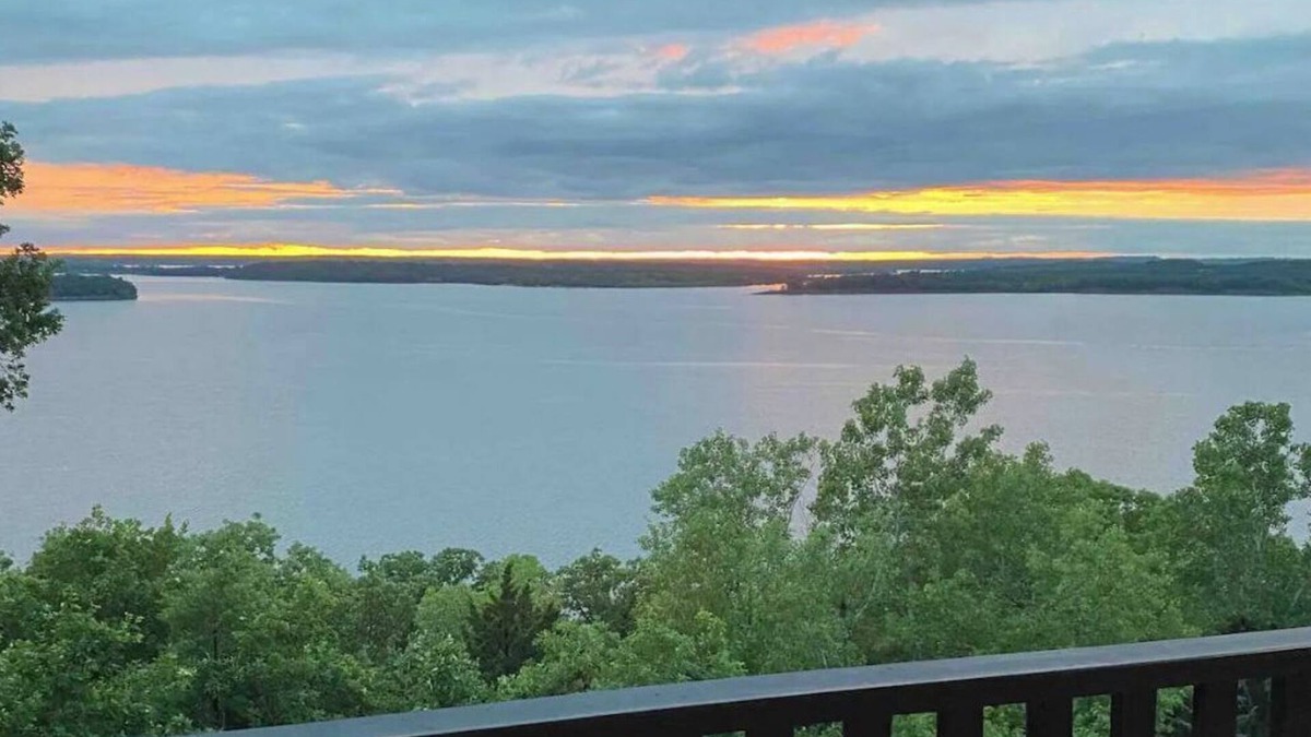 Sand Springs House | Waterfront House at Keystone Lake (Sauna & More)