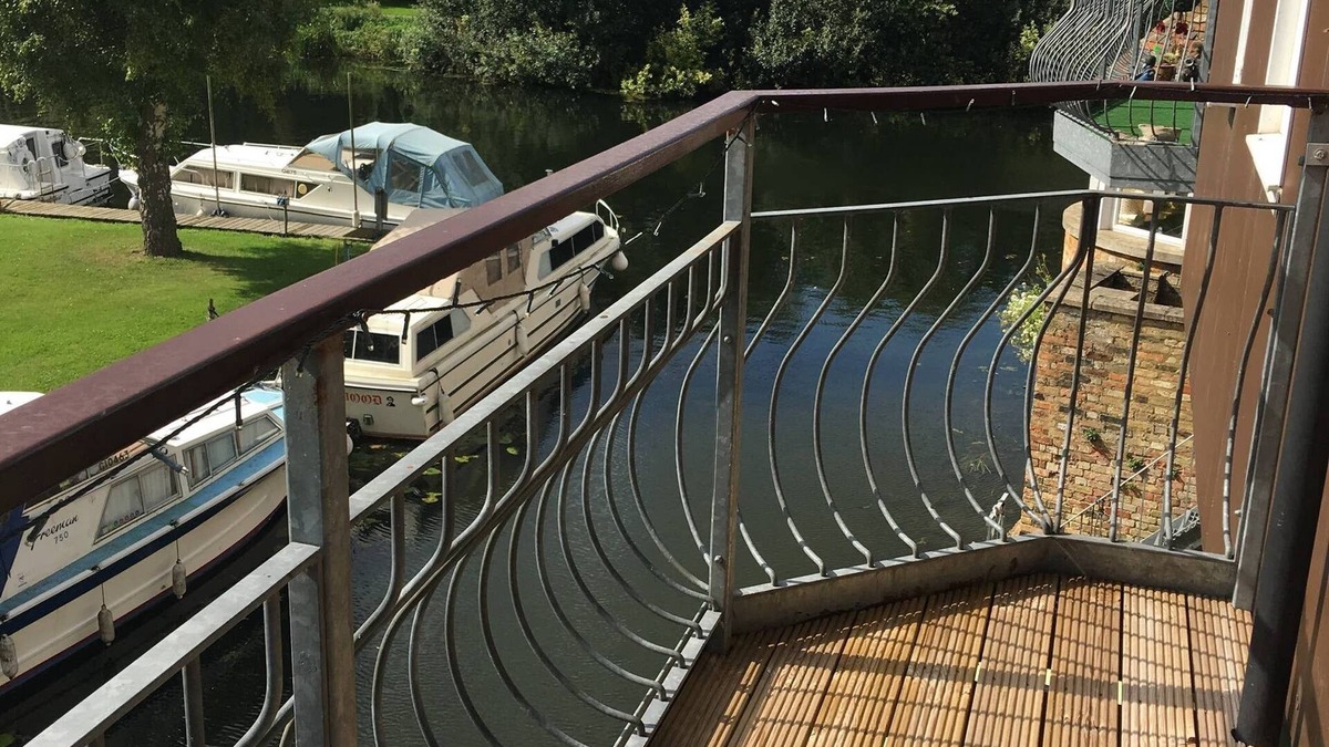 St Neots House | Waterfront House In The Heart Of St Neots