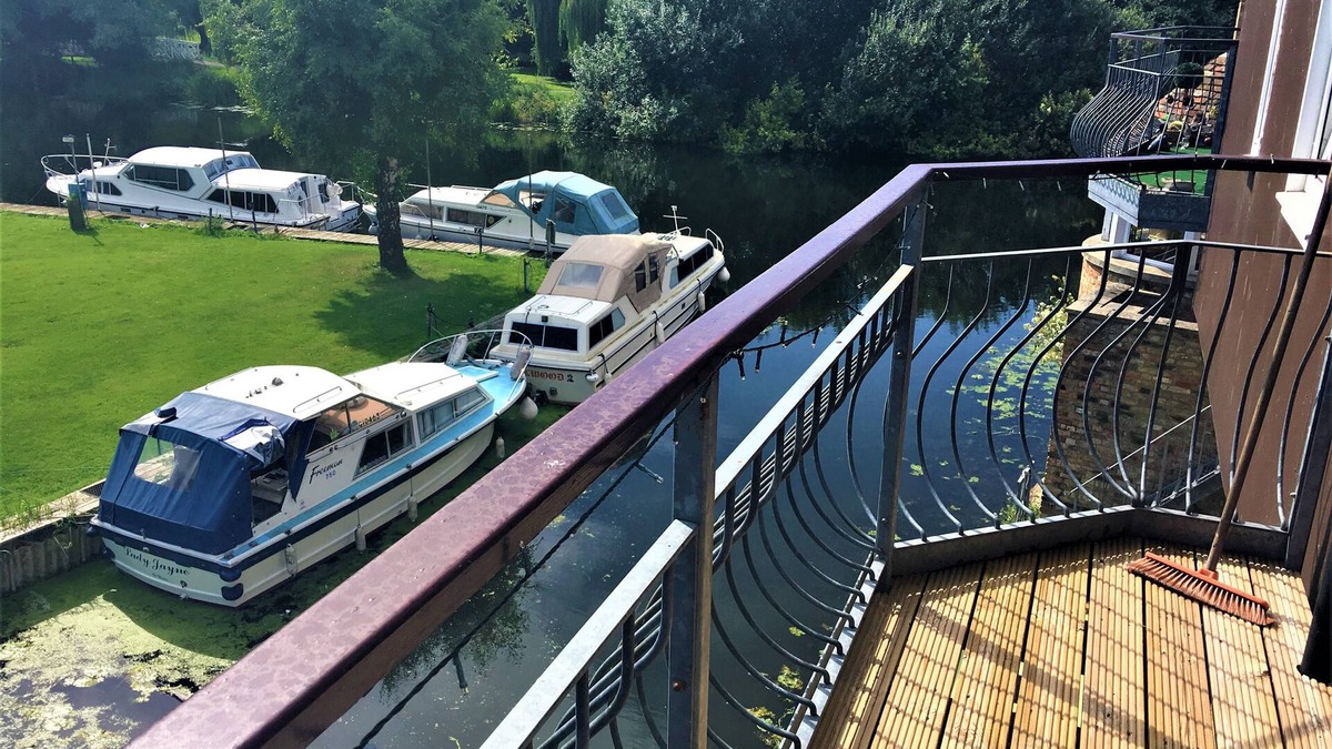 St Neots House | Waterfront House in the heart of St.Neots