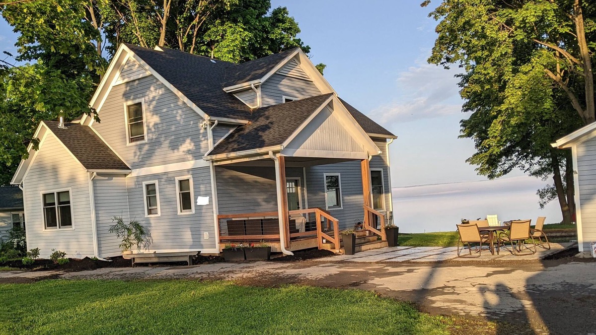 Town of Varick House | Waterfront House on Seneca Lake