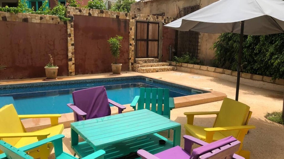 Toubab Dialao House | Waterfront house on the ocean, in a flowered setting with a swimming pool.