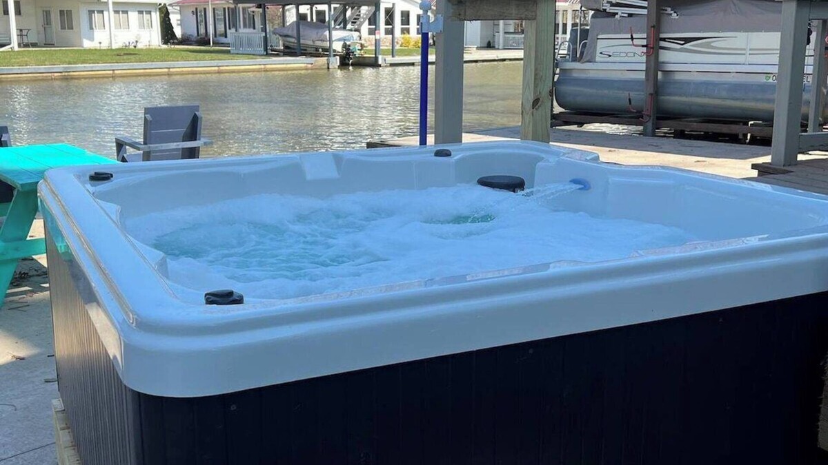 Saint Johns Cottage | Waterfront house with hot tub private dock!