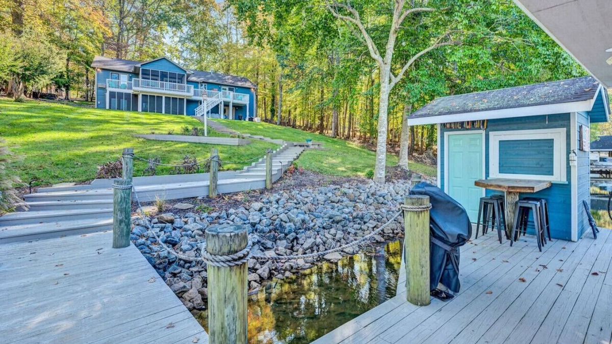 North Shore House | Waterfront: Ideal Dock for Boats, Swimming +Arcade