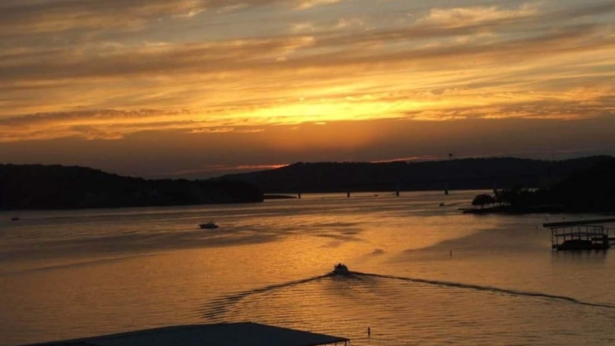 Osage Beach Condo | Waterfront Indian Pointe Condo, Views, Pools, Tennis and more. 17mm