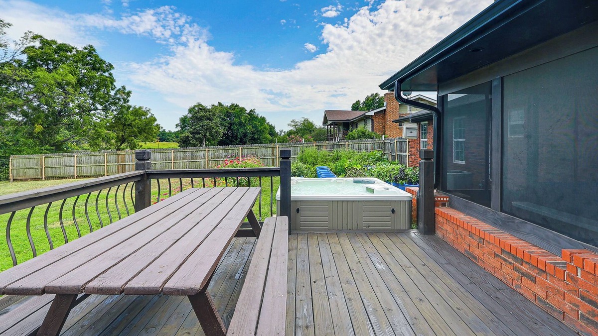 Arkansas City House | Waterfront Kansas Home w/Private Fire Pit!