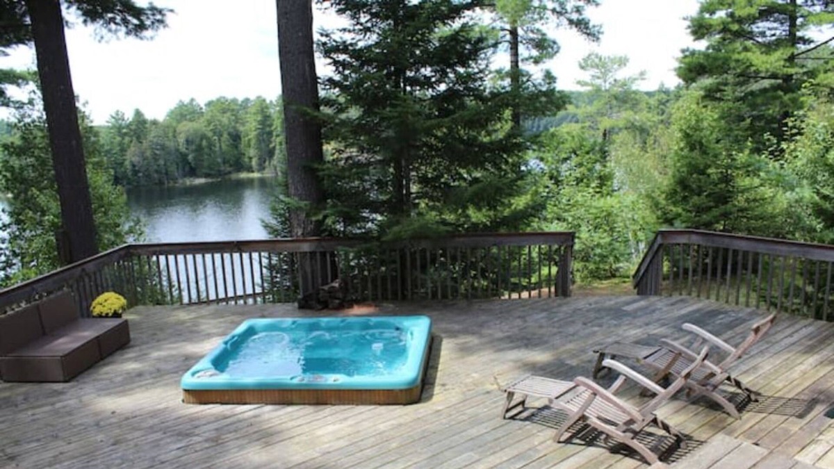Trent Lakes House | Waterfront Kawartha Highlands Luxury Cottage