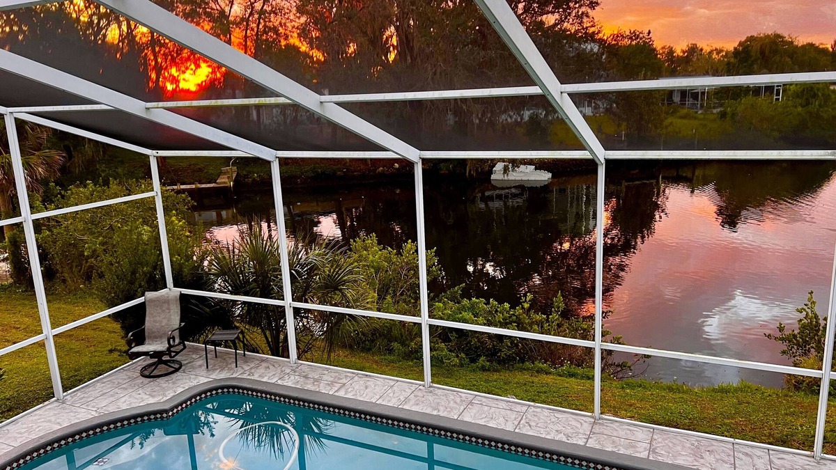 Bayshore Gardens House | Waterfront/Kayak with Manatees/Heated Pool/Bikes/Firepit/Fish/close to Beaches