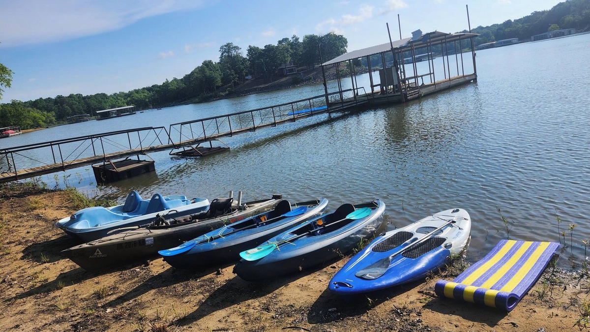 Hoyt House | 🔥WATERFRONT* KAYAKS* PRIVATE DOCK* POOL TABLE* HOT TUB* LAKE EUFAULA🔥