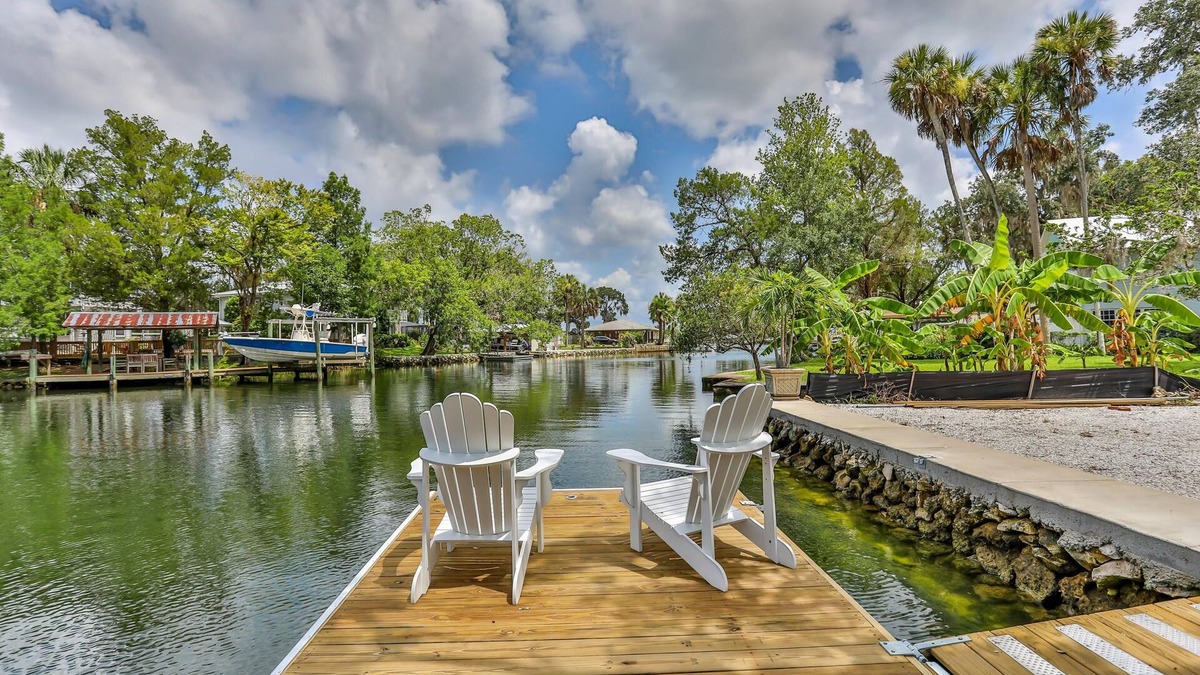 Crystal River House | Waterfront Kings Bay, Swim in Springs off the boat dock - Kayaks incl.