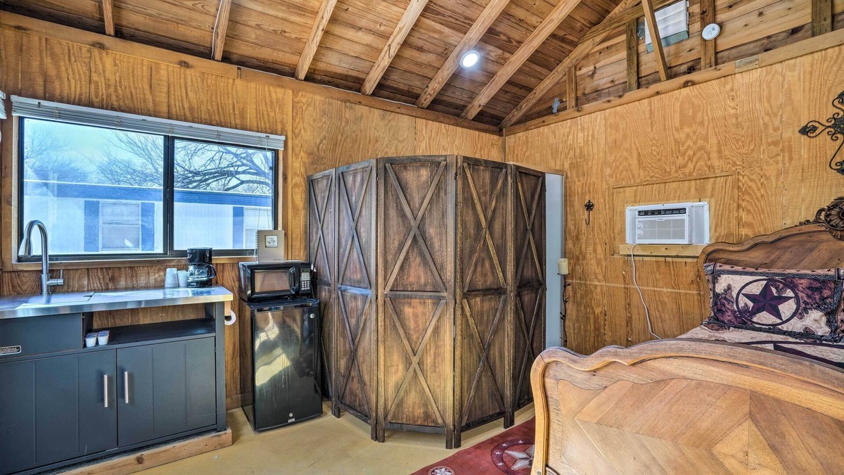 New Braunfels Apartment | Waterfront Lake Dunlap Studio Cabin w/Dock