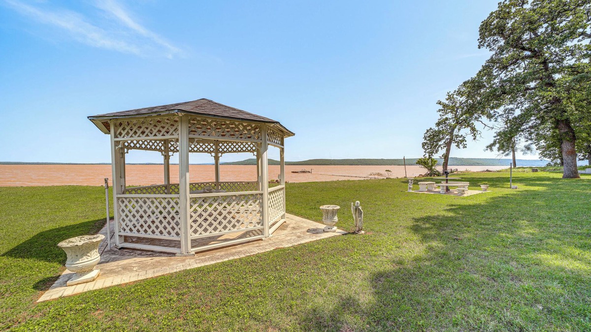 Hoyt House | Waterfront Lake Eufaula Home: Dock & Beach Access!