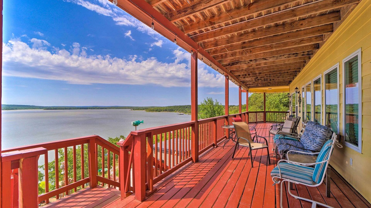 Longtown House | Waterfront Lake Eufaula Home: Multi-Level Balcony