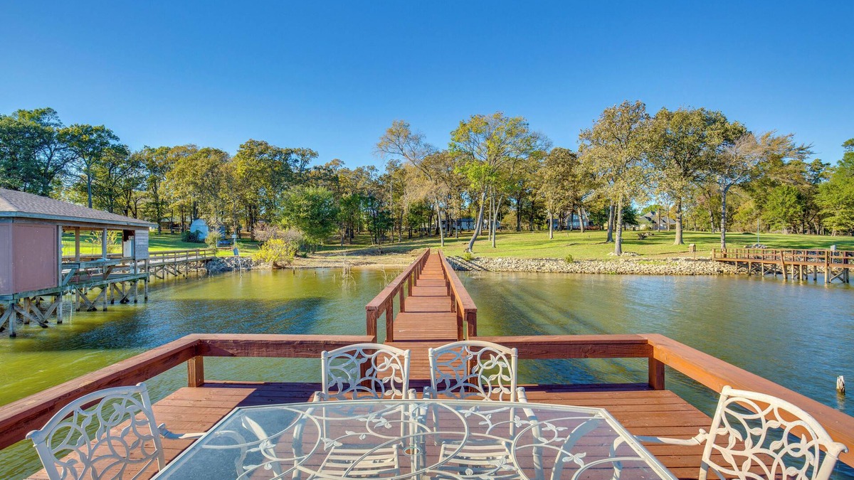 Emory House | Waterfront Lake Fork Getaway w/Dock Access