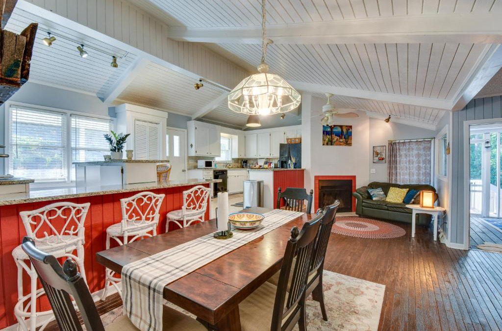 Townville House | Waterfront Lake Hartwell Vacation Rental with Dock!