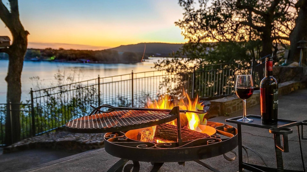 Palo Pinto House | Waterfront Lake Haven with Million Dollar Views