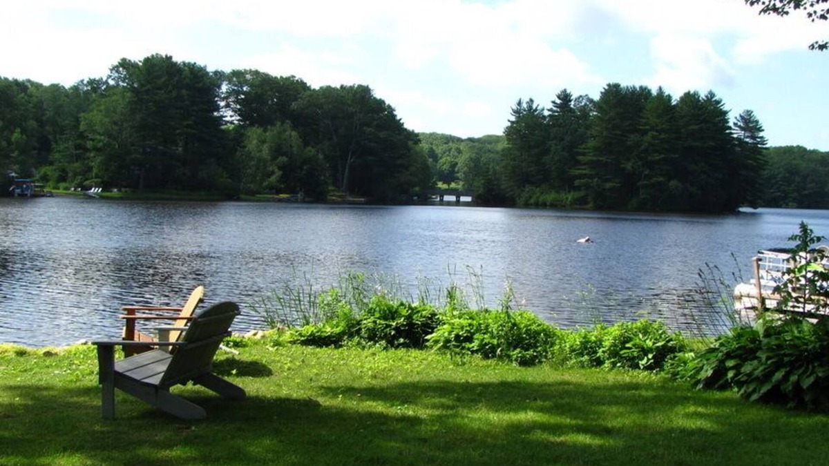 Northwest Harwinton Cottage | Waterfront Lake Home on Tranquil Harwinton Lake with spectacular 180⁰ view.