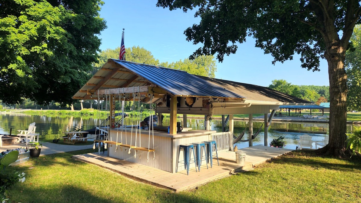 Saint Johns House | Waterfront Lake House, 20 person Tiki, Outdoor firepit, & Great location!