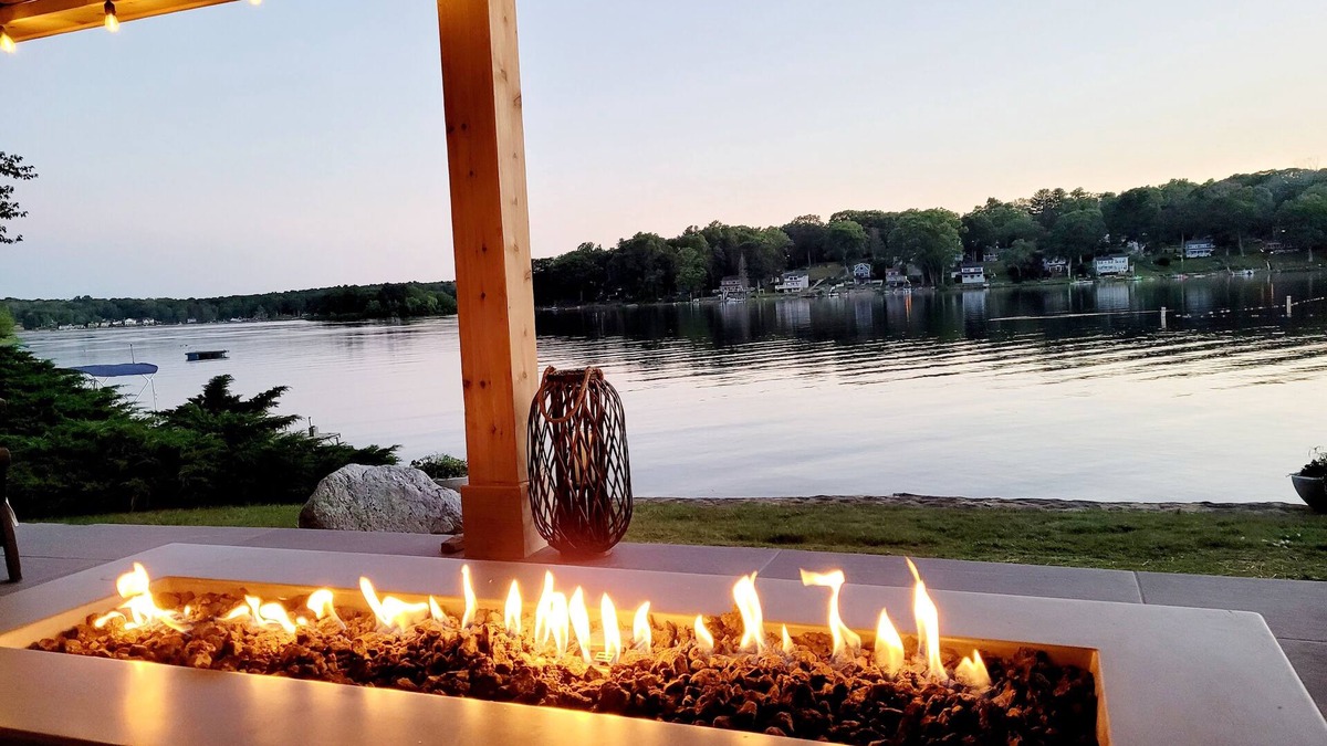 Coventry Lake House | Waterfront Lake House Retreat